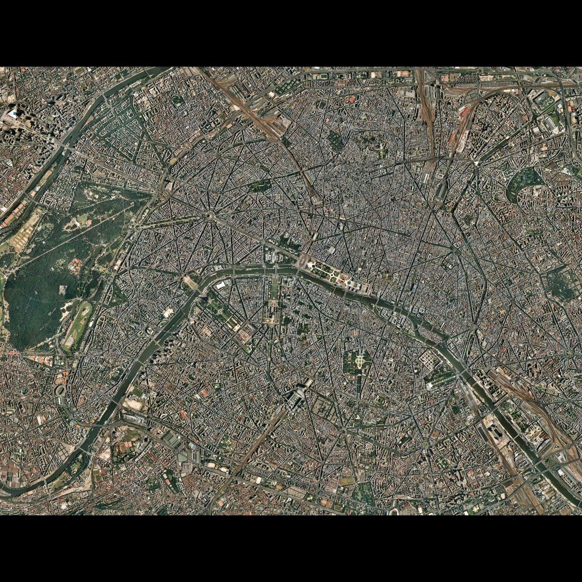 Mapa satelitarna Paryż
